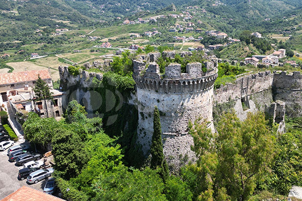 Il Castello Aragonese