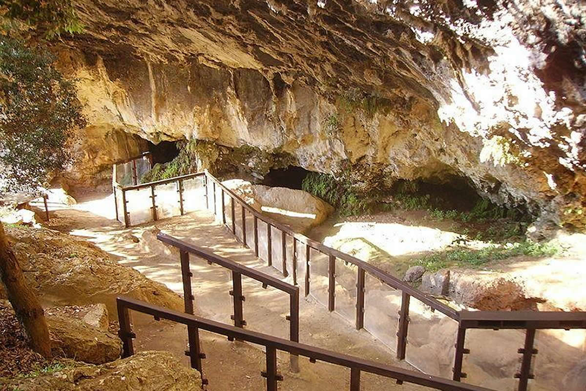 La Grotta del Romito